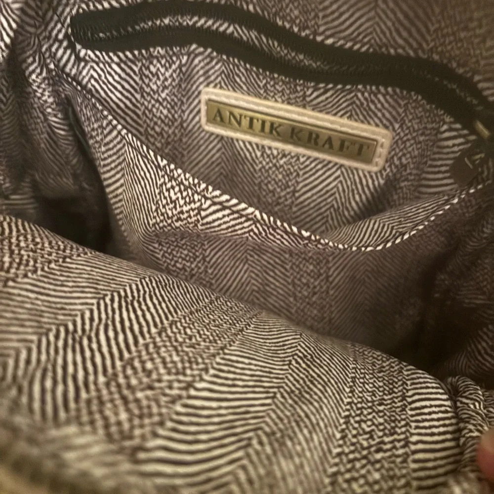 Antik Kraft Cream Sling Bag - Picture 2 of 8